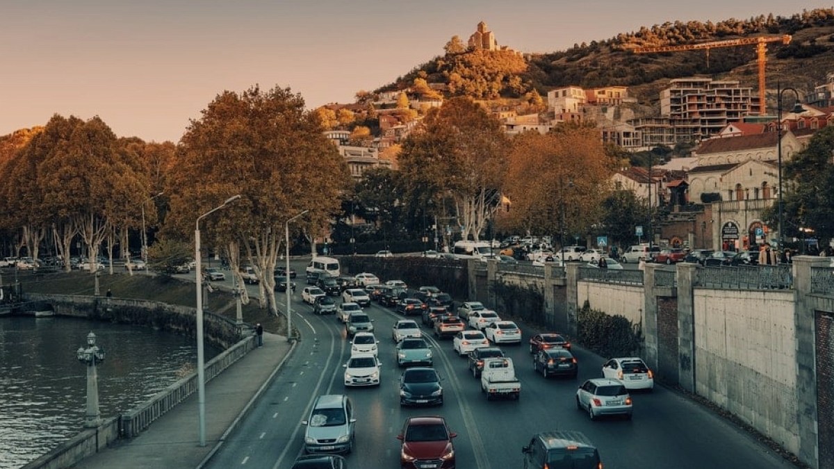 Dünyanın en sabırlı ülkesi: Trafik ışığı yok, kornaya basmak yasak