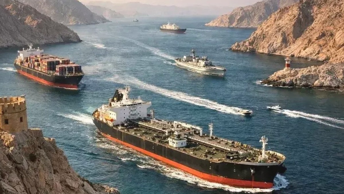 İran, Hürmüz Boğazı'ndan petrol tankerlerinin geçişini durdurdu