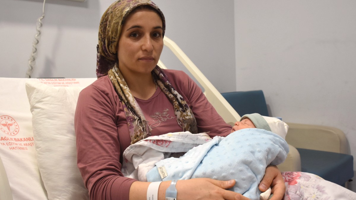 6 Şubat depreminde kızını kaybeden anne aynı tarihte doğum yaptı