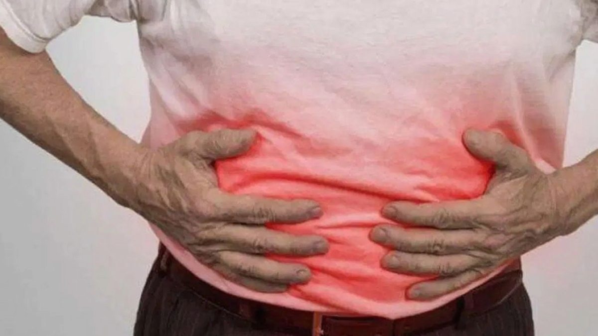 Sadece bir avuç yemek yetiyor: Midedeki yanmayı anında geçiren kuruyemiş belli oldu
