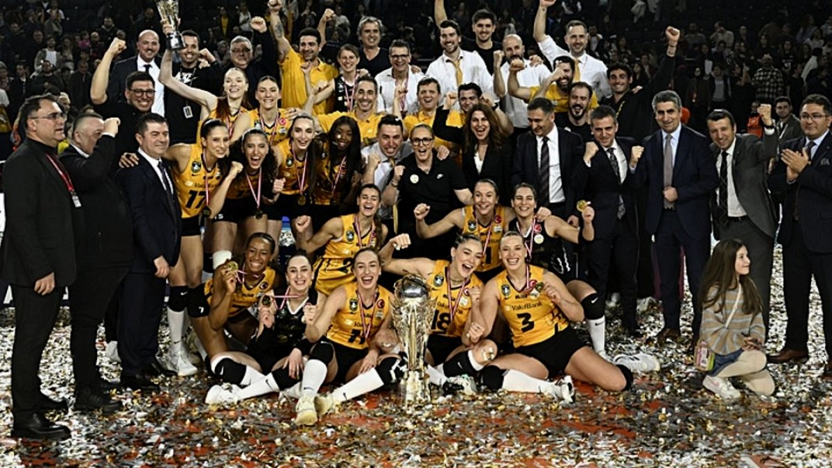 Kadınlar Kupa Voley'de Eczacıbaşı Dynavit'i 3-1 mağlup eden VakıfBank şampiyon oldu!