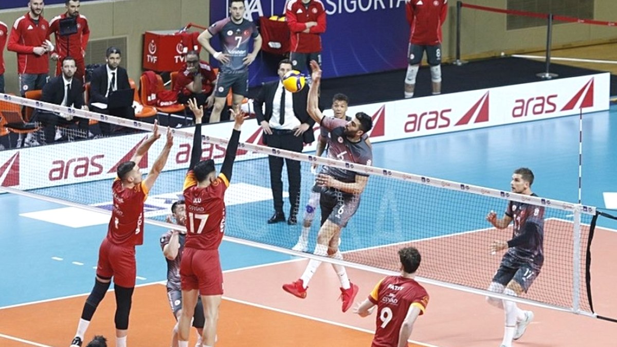 AXA Sigorta Erkekler Kupa Voley şampiyonu Ziraat Bankkart!