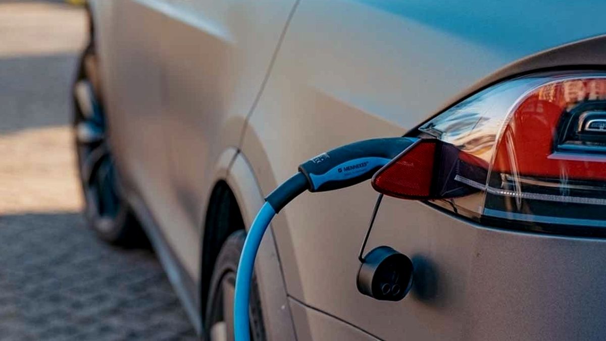 '3 saat' kuralını yerla bir ettiler: Uzun yol için en ideal 5 elektrikli otomobil modeli açıklandı