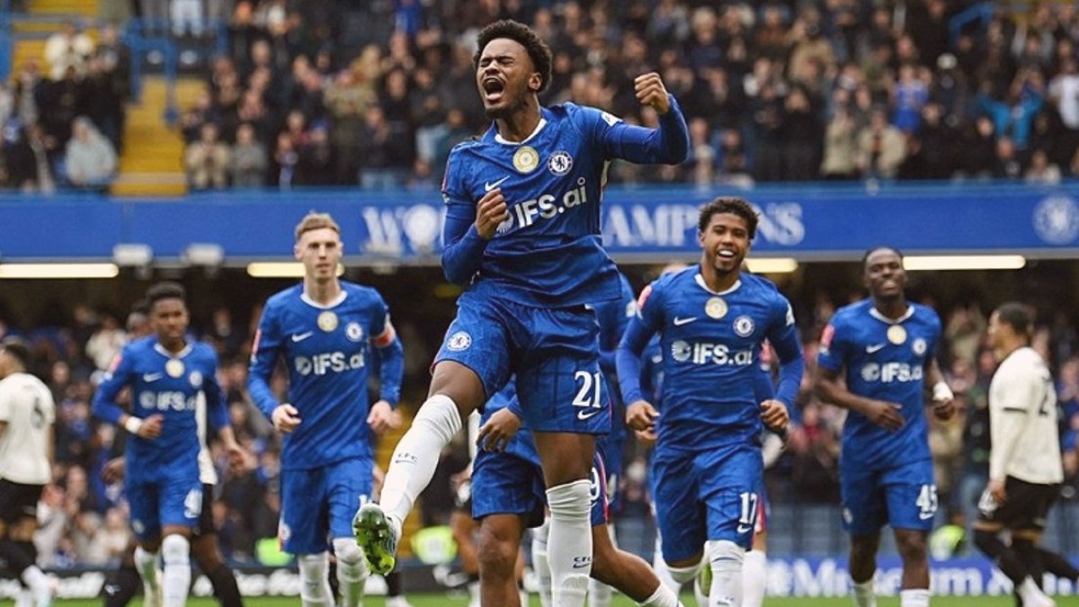 İngiltere Federasyon Kupası'nda Chelsea ve Southampton yarı finale yükseldi.