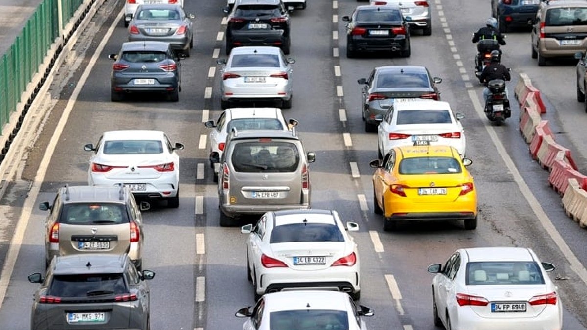Arabası olan herkesi ilgilendiriyor! Zorunlu trafik sigortası nisan tarifesine zam geldi!