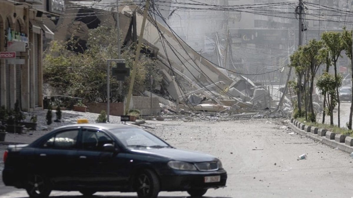 İsrail çatışmayı sürdürdü: İran'dan savaş uyarısı geldi