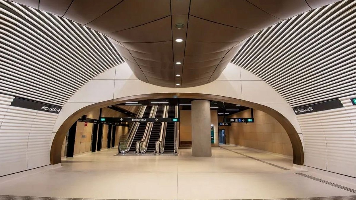 Diğer metro istasyonları benzemiyor diye ödül aldı! Günde 15 bin kişi kullanıyor