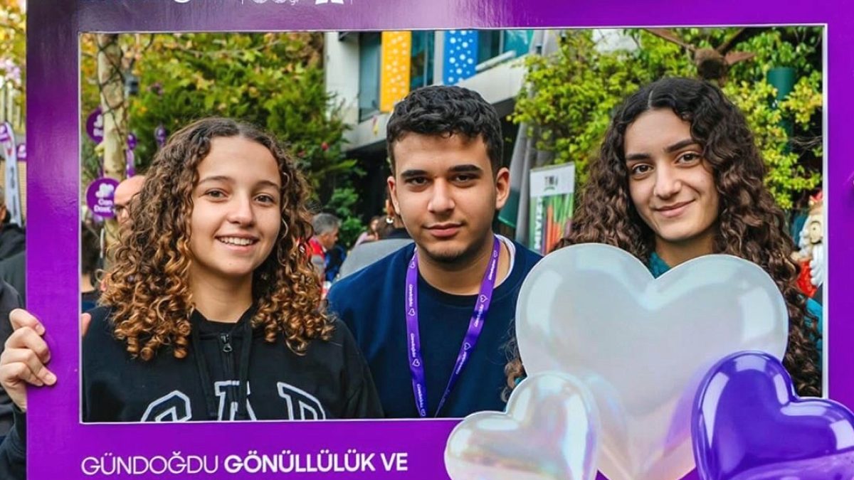 Adana’nın sivil toplum kuruluşları bu fuarda öğrencilerle buluştu: Dersimiz sosyal sorumluluk