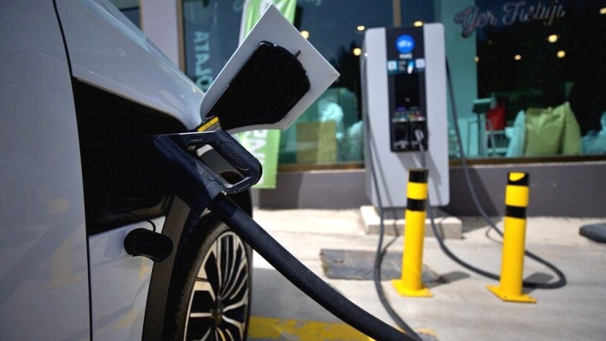 Türkiye'de satılan her 2 araçtan biri artık elektrikli veya hibrit