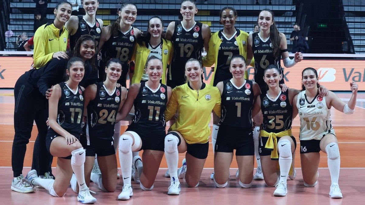 Şampiyonluk serisinde ilk maçında Vakıfbank, Fenerbahçe Medicana'yı mağlup etti