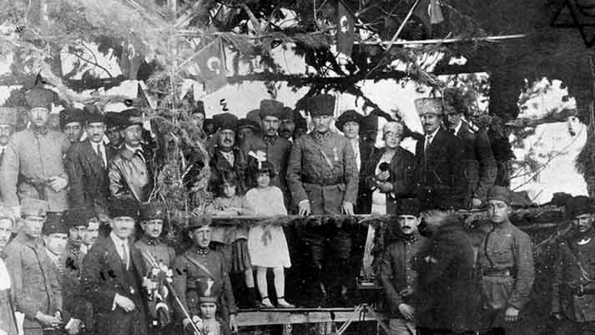 Atatürk'ün az bilinen 350 fotoğrafı albümde toplandı