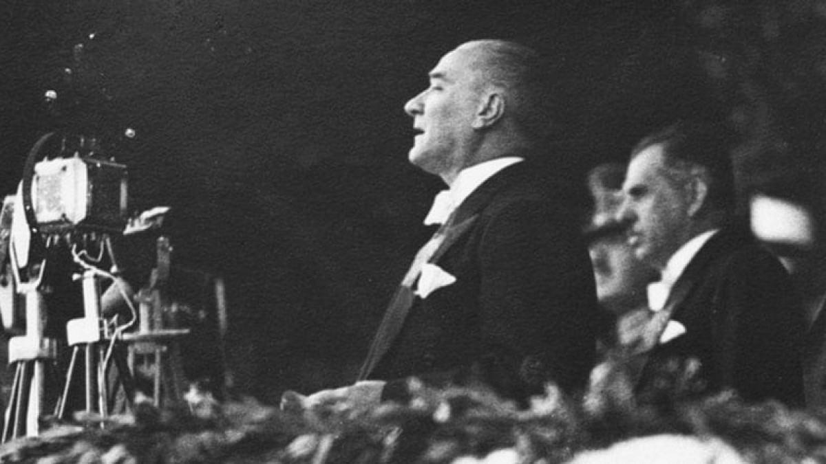 Bu rezilliği de gördük! Artık kapalı mekanlarda Atatürk'e hakaret serbest
