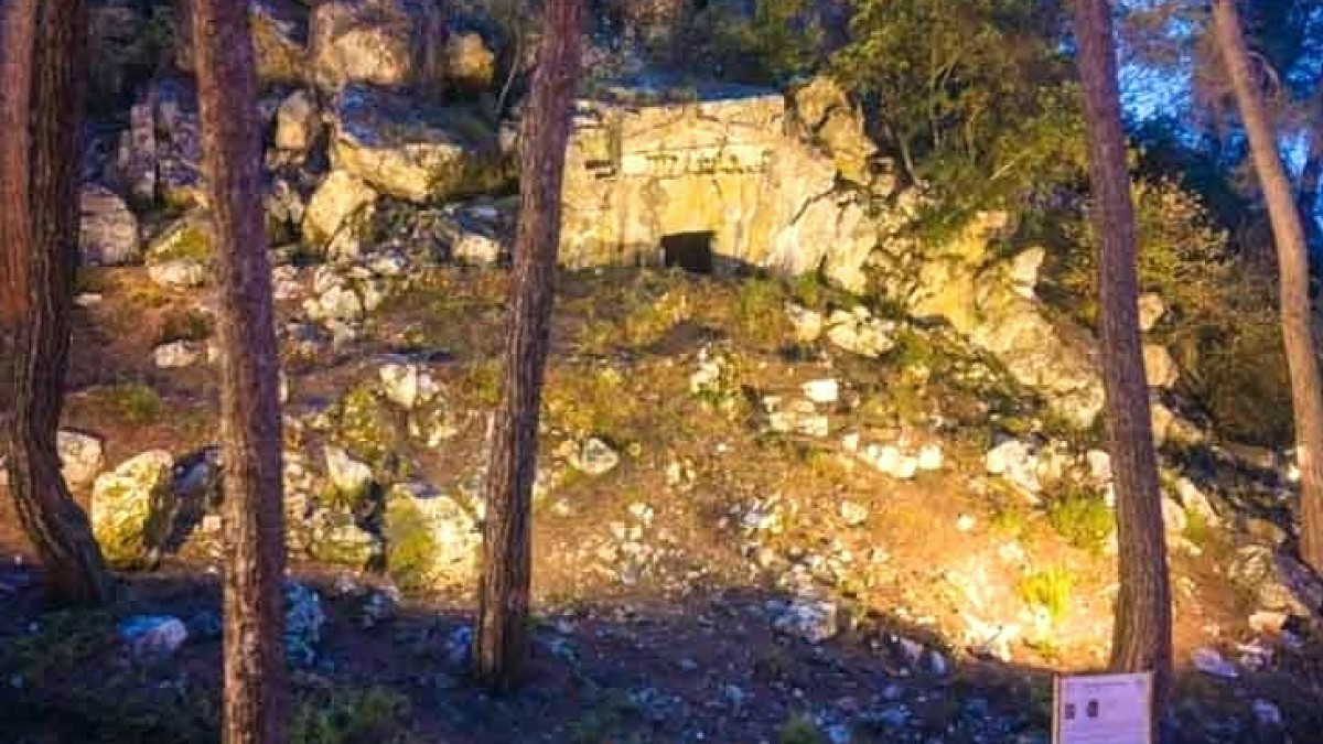 Marmaris'te 2 bin 500 yıllık kaya mezarı korumaya alındı