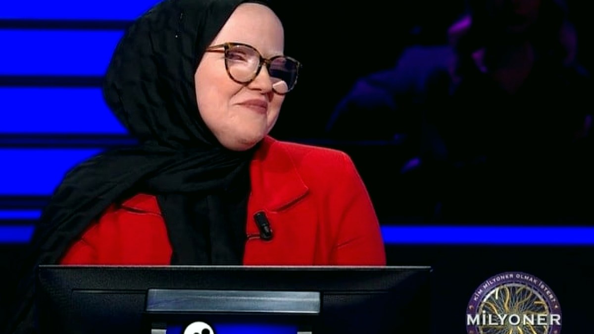 Kim Milyoner’de duygulandıran anlar: Albinolu yarışmacı zorbalığı gözyaşlarıyla anlattı