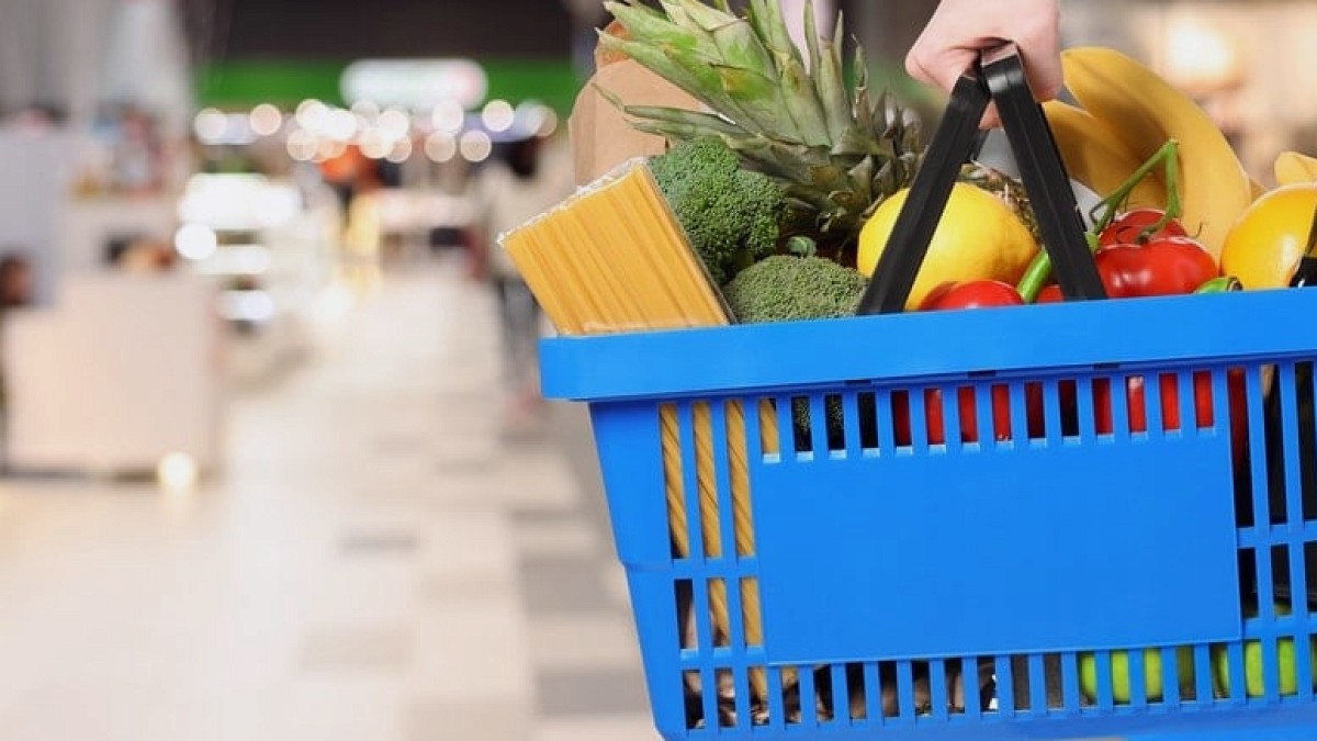 Dağın yamacına market kurdular: İnsanlar tırmana tırmana alışverişe geliyor!