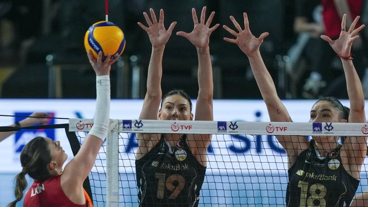 VakıfBank Galatasaray Daikin'i geçerek Kupa Voley'de finale yükseldi!