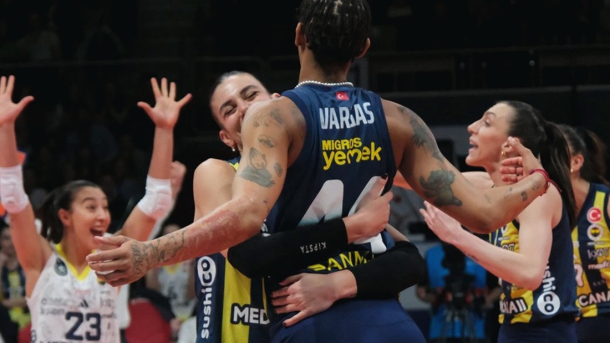 Fenerbahçe Medicana, Zeren Spor'u 3-0 mağlup ederek yarı final serisinde öne geçti!