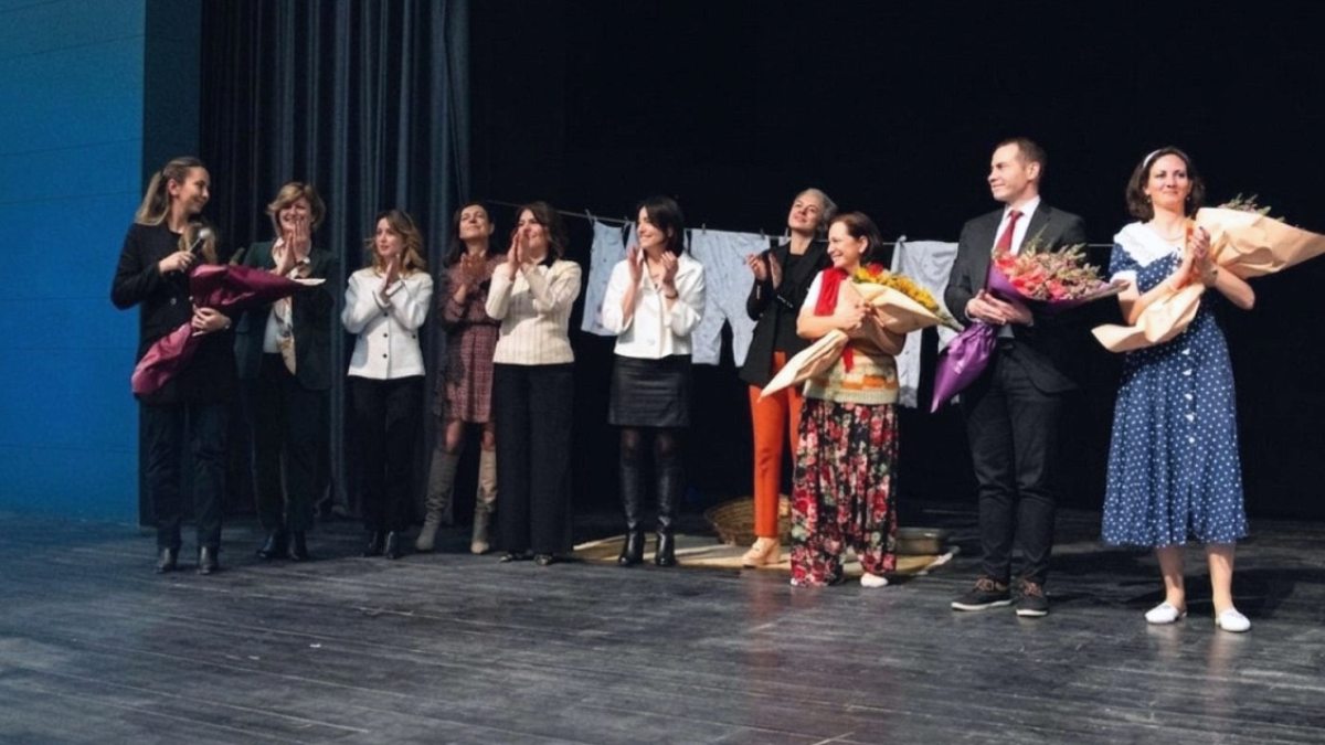 Sahne patroniçelerin