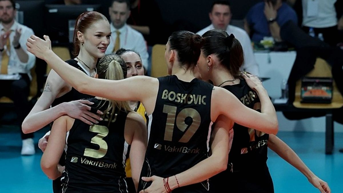 VakıfBank, play-off yarı final serisi ikinci maçında Eczacıbaşı’nı 3-2 mağlup etti