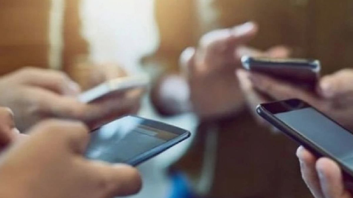 Cep telefonlarına zam geliyor