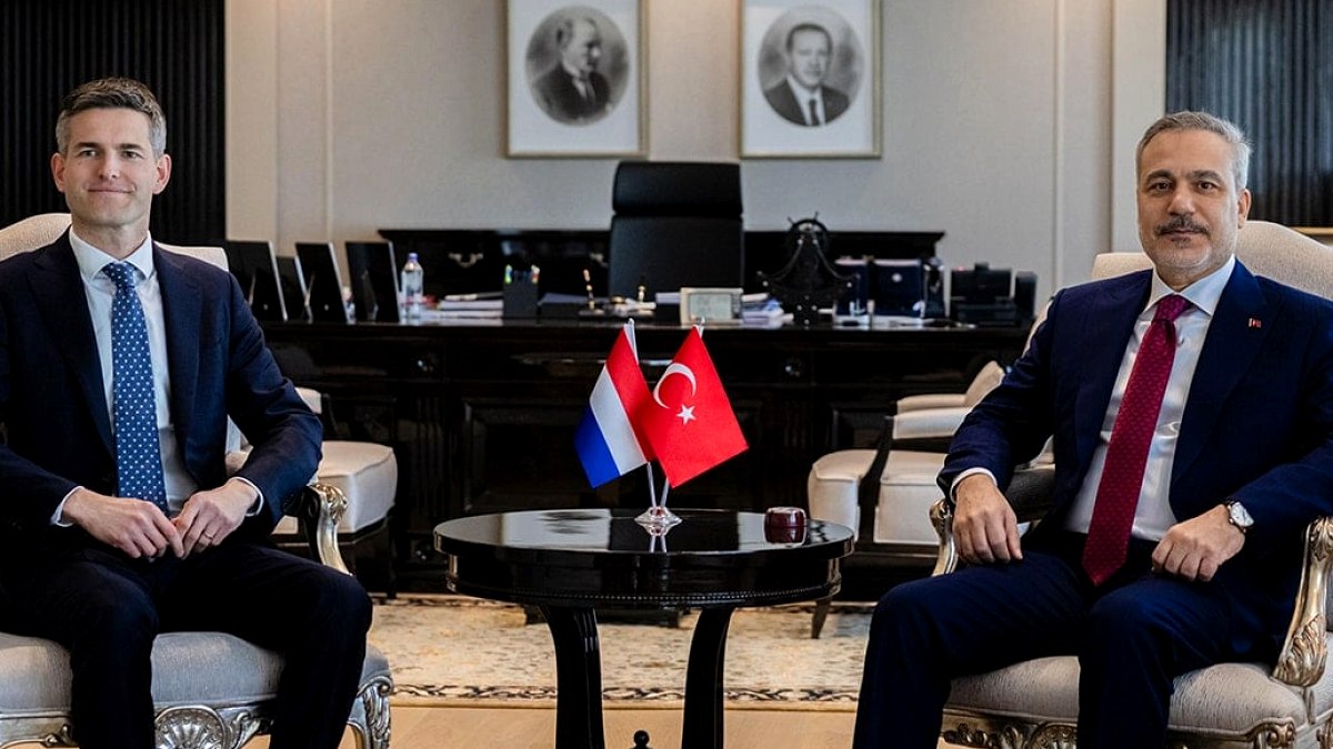 Bakan Fidan Hollandalı mevkidaşıyla görüştü