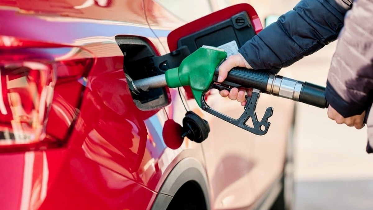 Benzin ve motorine yarın büyük indirim geliyor