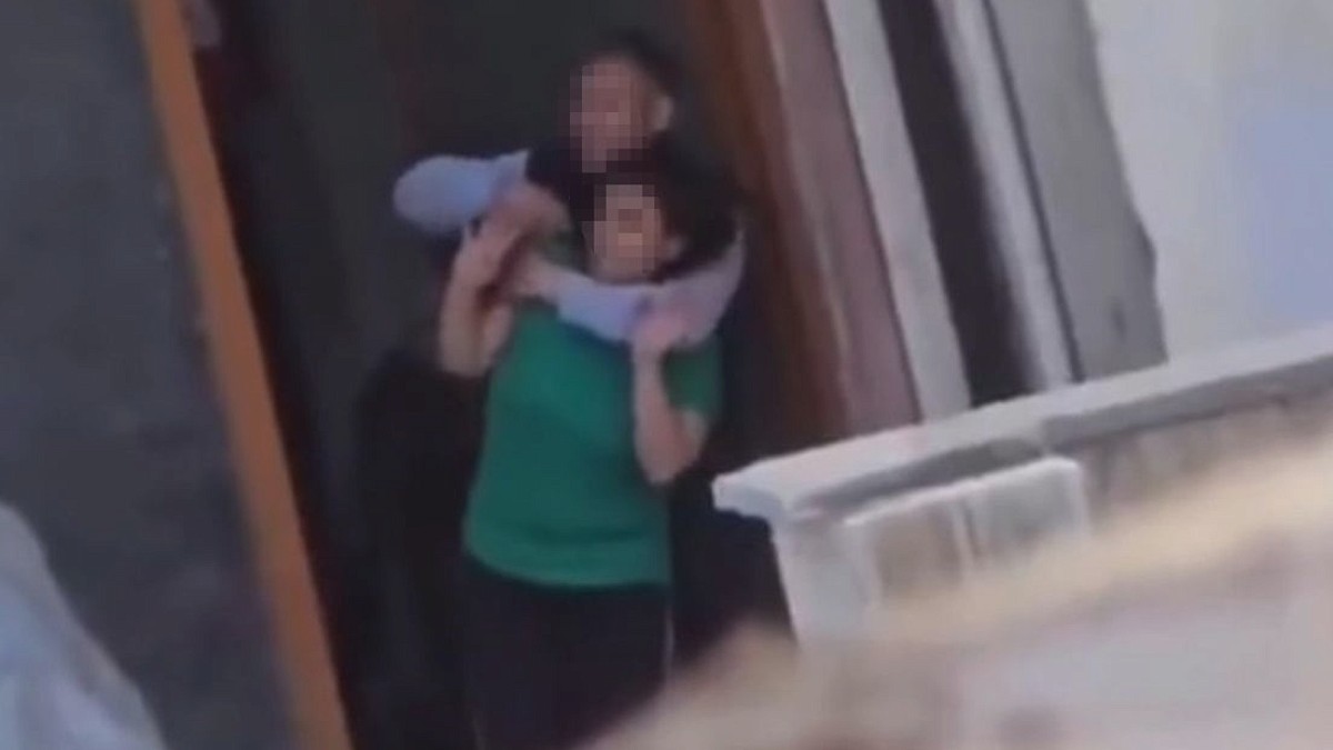 Polisleri görünce 5 kişiyi rehin aldı! O anlar kamerada