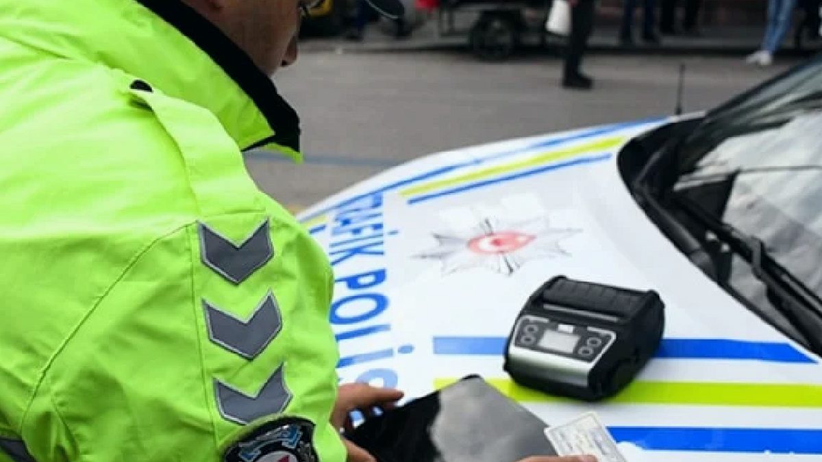 Trafikte bunu yapan pişman olacak: 900 bin lira ceza kesildi