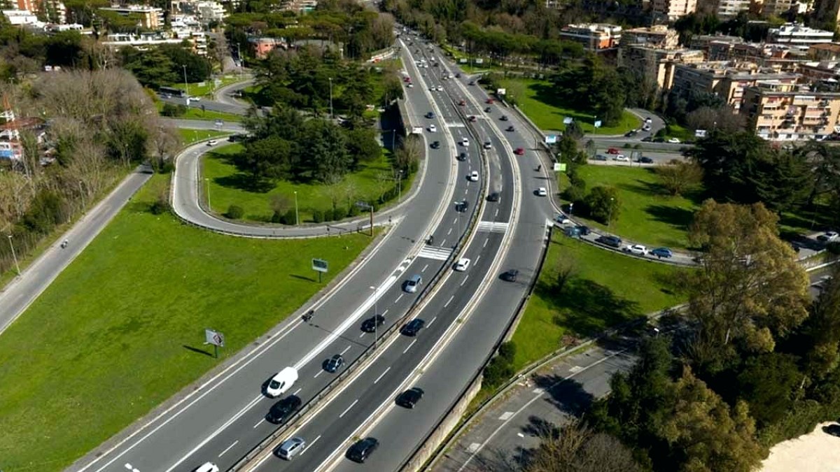 5 dakikada doluyor, 1156 beygir gücünde: Mercedes ve BYD’nin 'gizli silahı' Avrupa’yı kuşatıyor
