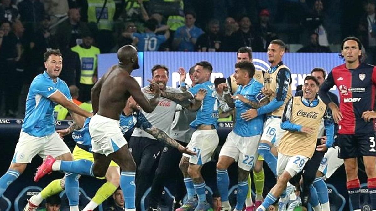Napoli 2-0 Cagliari (MAÇ SONUCU ÖZET) İtalya Serie A şampiyonu Napoli!
