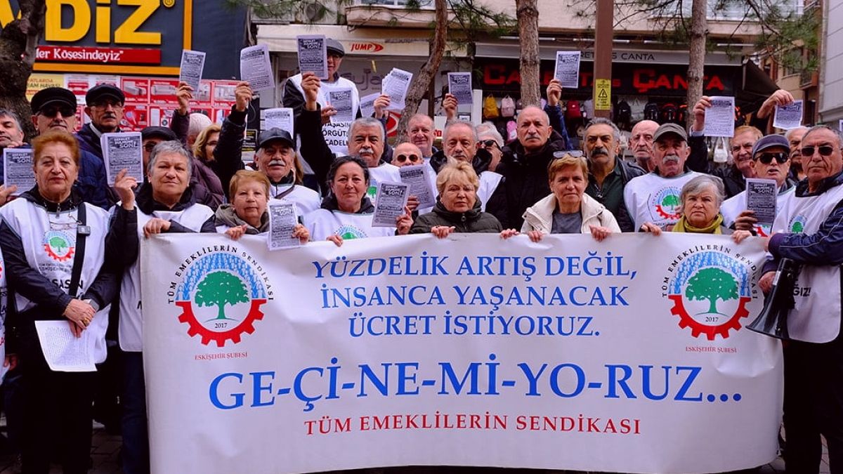 Emekliler 20 bin lira  seyyanen zam istedi