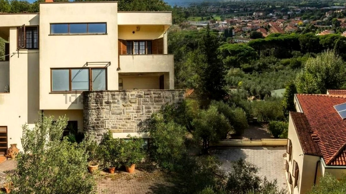 Türkiye'de daire fiyatına yurt dışında villa: Devasa bahçesi ve 14 odası ile saray