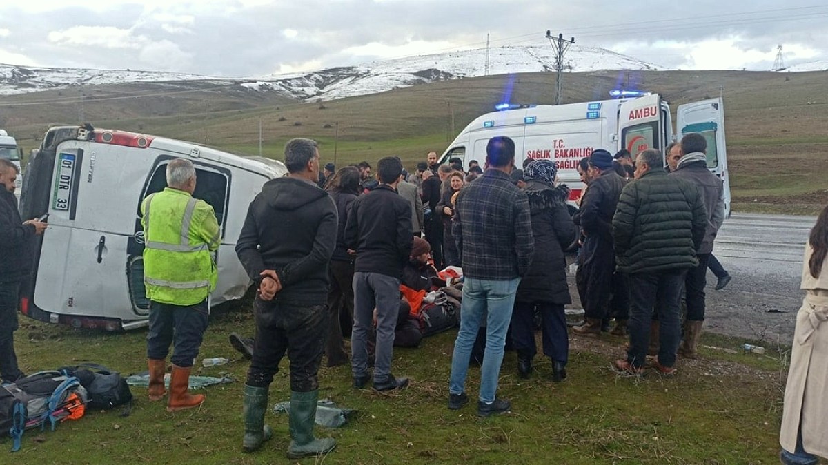 Takla atan minibüste can pazarı: 13 kişi yaralandı