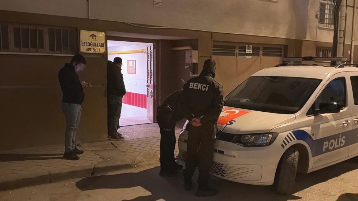 Tek başına yaşadığı evde ölü bulundu