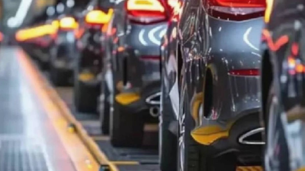 Türkiye'de de satıştaydı: Alman otomobil devi üretimi durdurdu