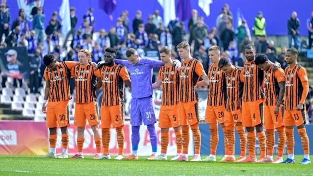 Shakhtar Donetsk-LNZ mücadelesinin ikinci yarısı hava saldırısı uyarısı nedeniyle başlayamadı.