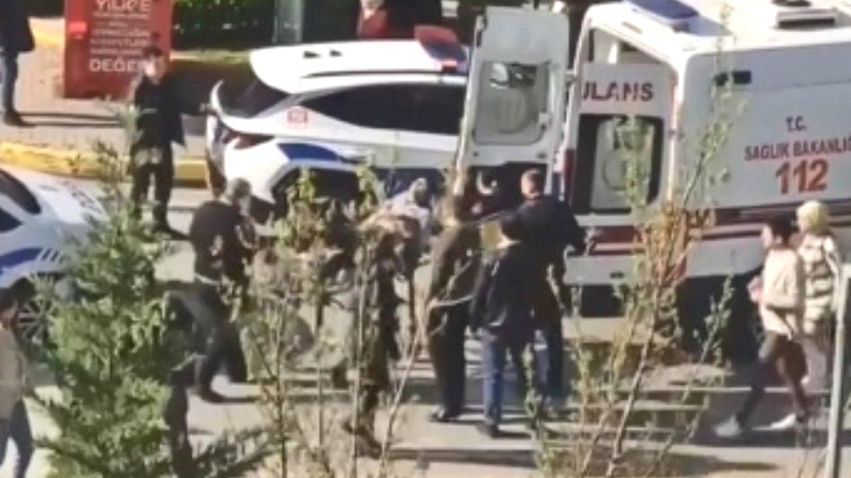 Aynı gün içinde iki lisede birden kan aktı! Sınıf arkadaşını bıçakladı