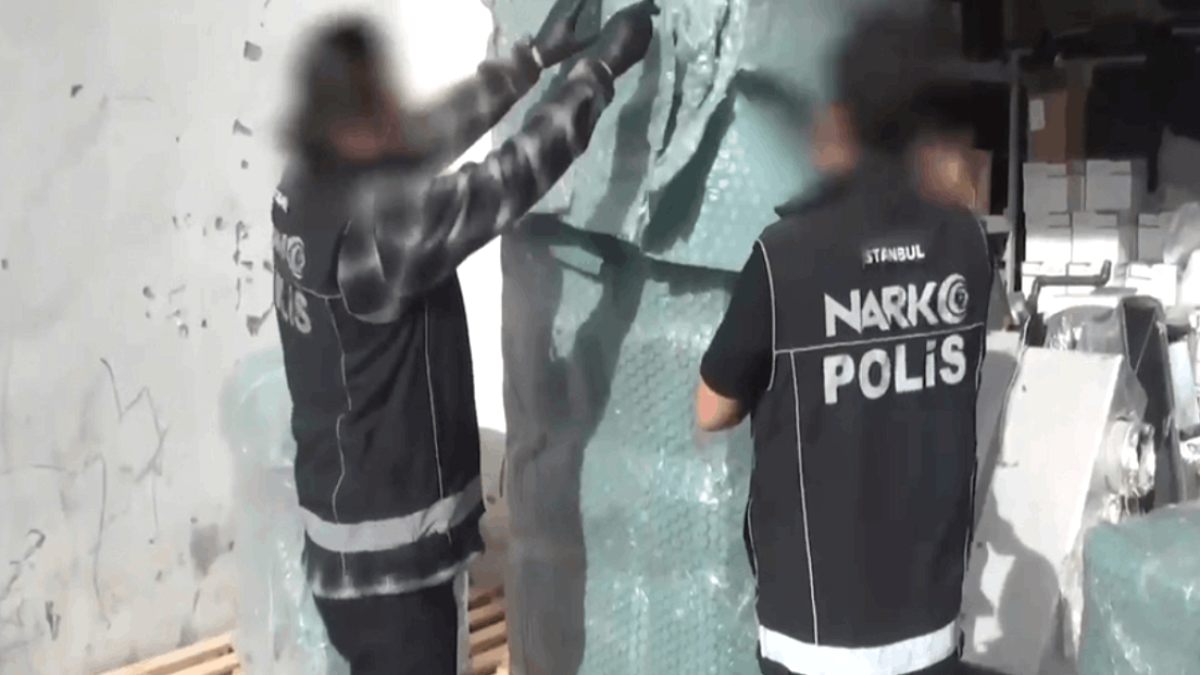 İstanbul'da kargoyla gelen buzdolabından 28 kilo uyuşturucu çıktı