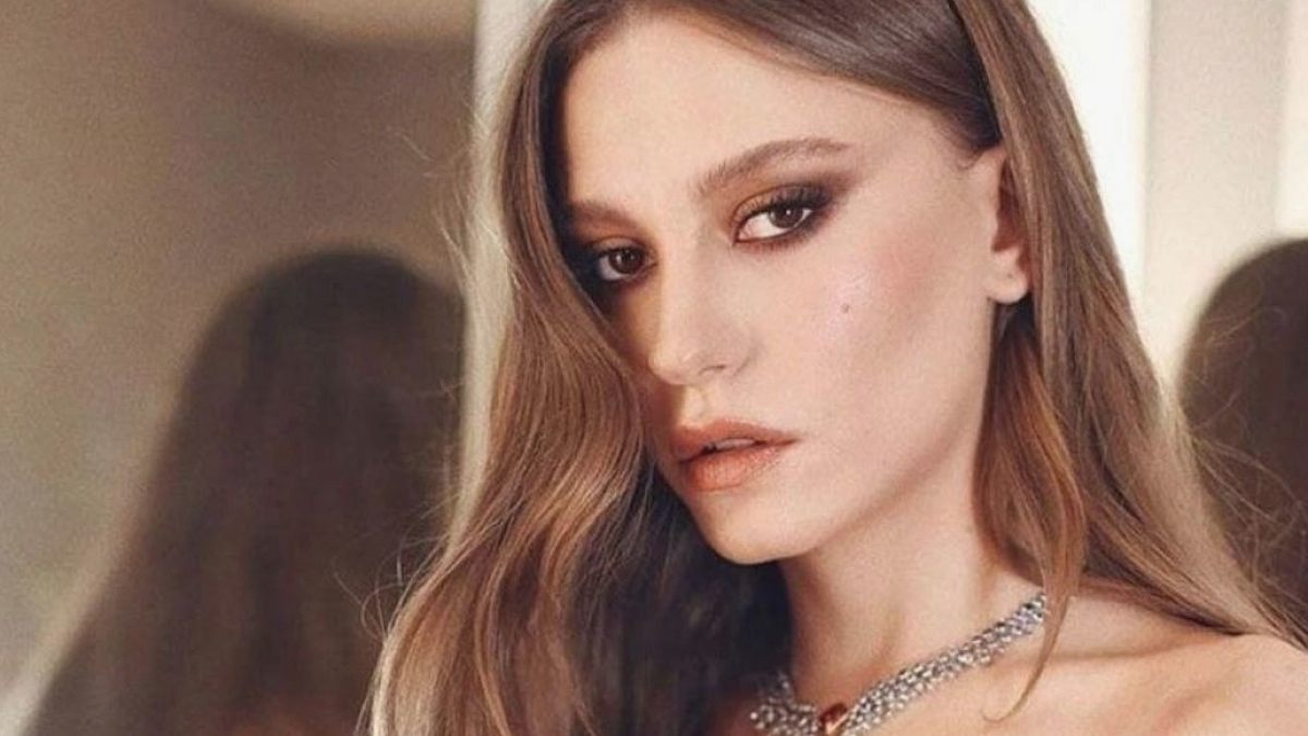 Serenay Sarıkaya sır gibi sakladığı babasını paylaştı