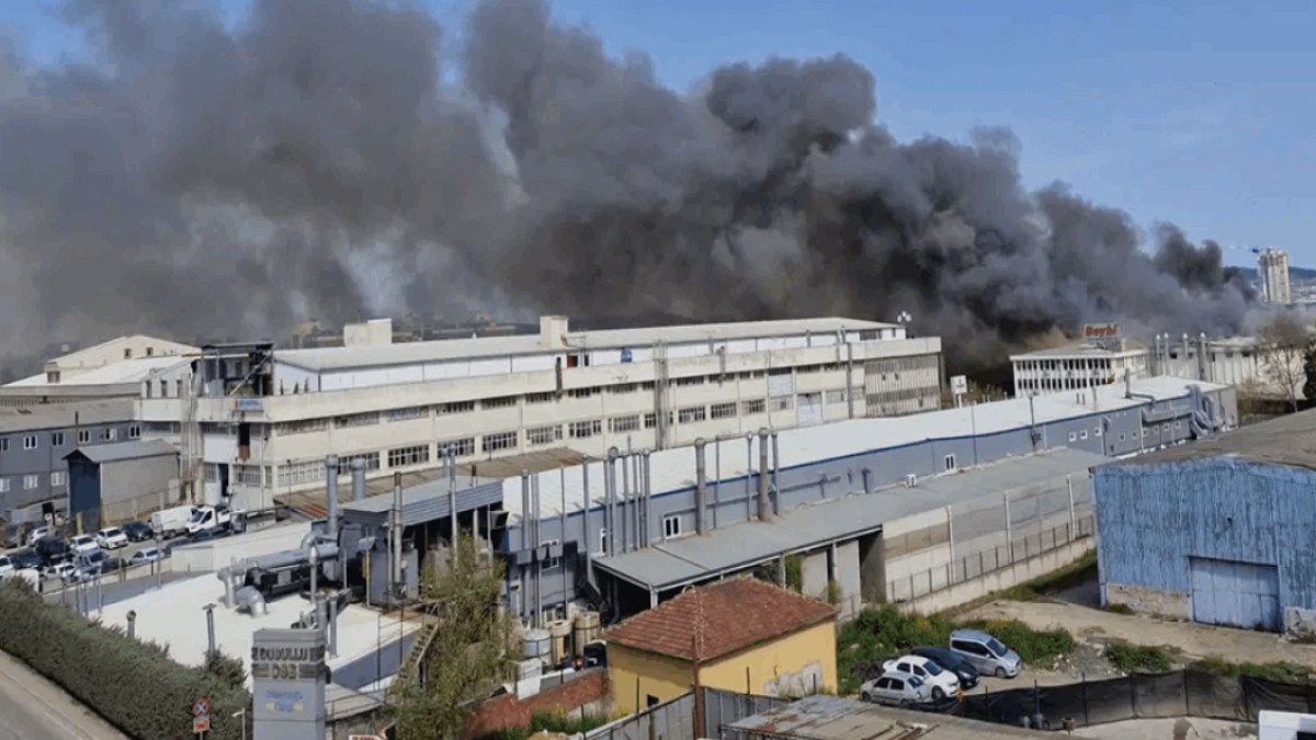 Ümraniye'de fabrika yangını!