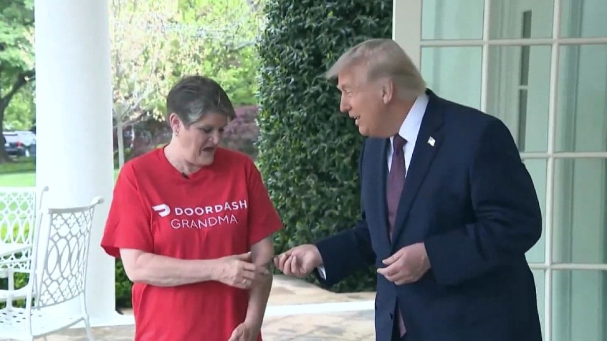 Trump hamburger siparişini getiren kuryeye 100 dolar bahşiş verdi