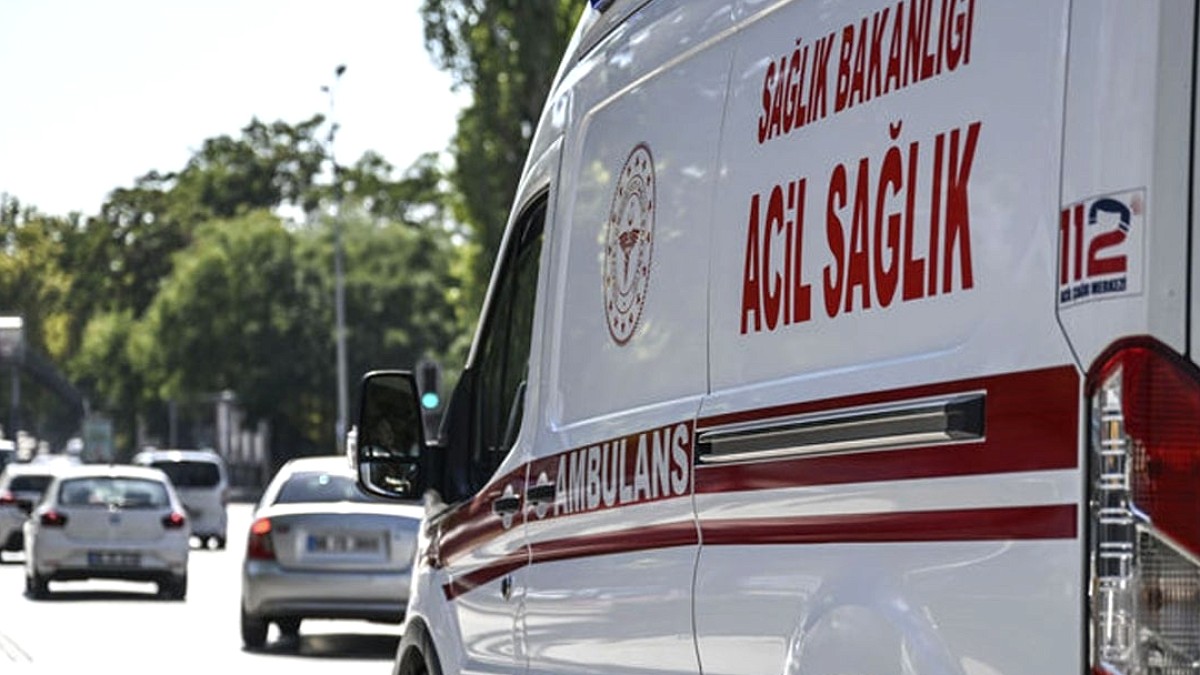 Otomobil kamyona çarptı, dede ve torunu hayatını kaybetti