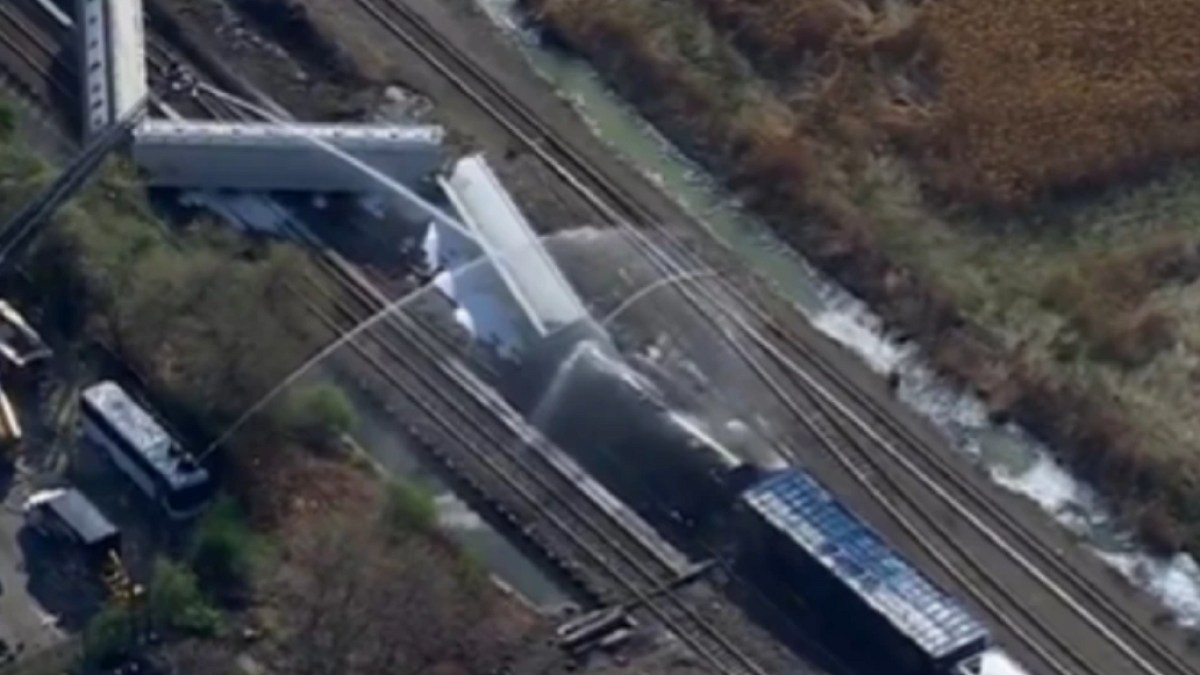 New Jersey'de kimyasal alarm: Tren raydan çıktı, ortalık karıştı