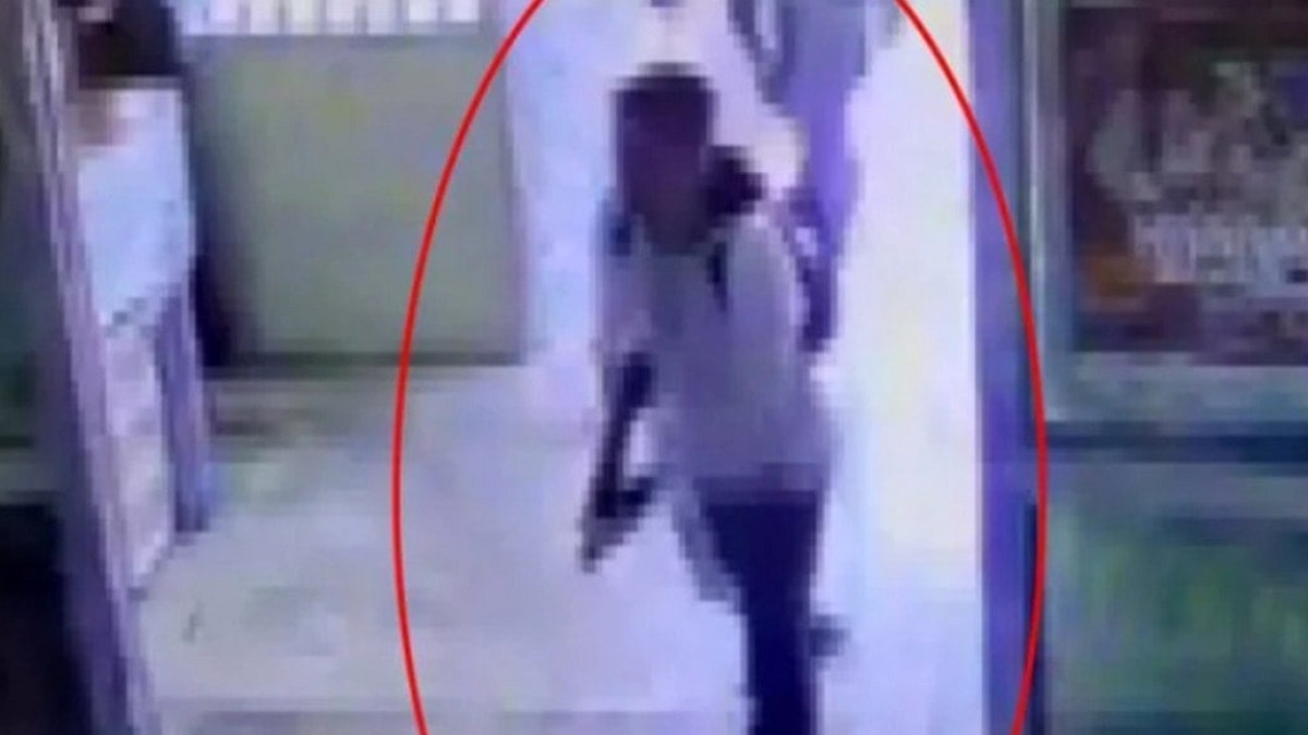 16 kişiyi yaralayan okul saldırganının cenazesi sessizce toprağa verildi