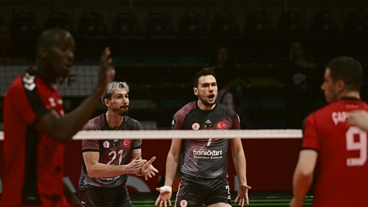 Voleybol Efeler Ligi'nde ilk finalist Ziraat Bankkart!