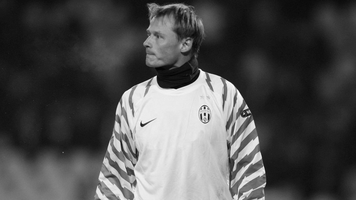 Futbol camiası Alex Manninger için yasta