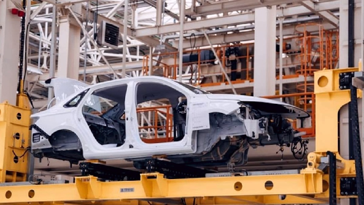 Otomotiv devi en büyük fabrikasında üretimi durdurdu