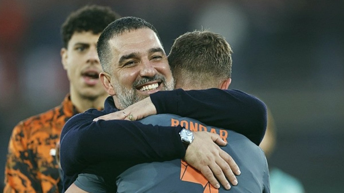 Arda Turan bir ilki başardı!