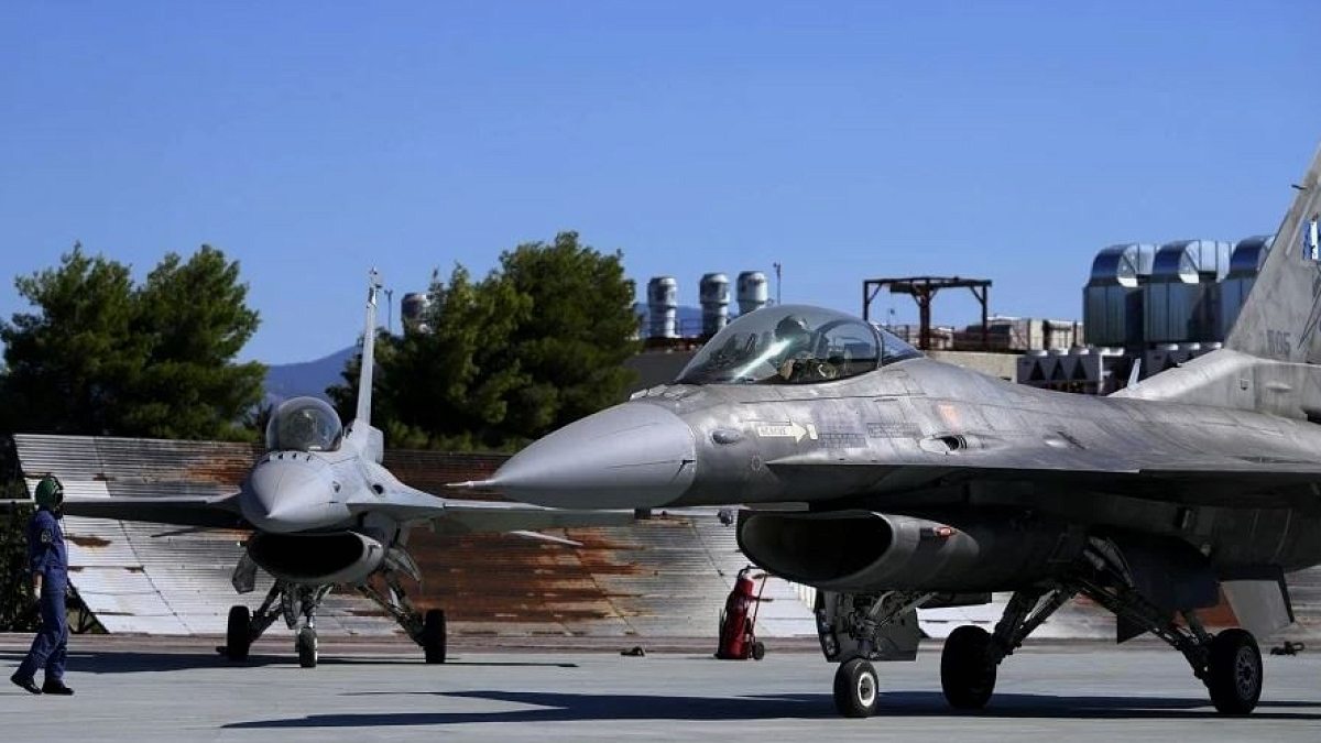 Komşu ülke 50. F-16'yı envanterine soktu