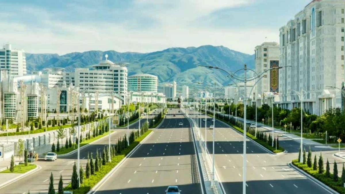Ülkenin her yeri beyaz mermerlerle kaplı